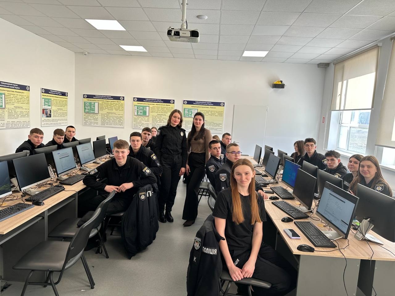Бінарні заняття за участю працівника практичного підрозділу Національної поліції України