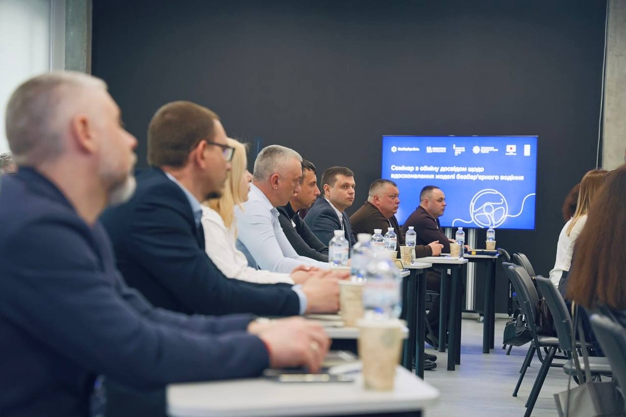 Безбар’єрність у дії: у НАВС обговорили сучасні підходи до доступного й безпечного водіння