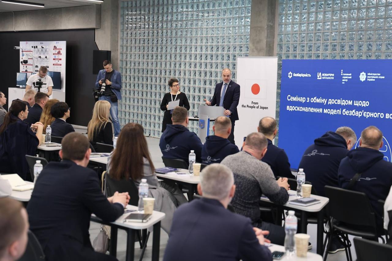 Безбар’єрність у дії: у НАВС обговорили сучасні підходи до доступного й безпечного водіння
