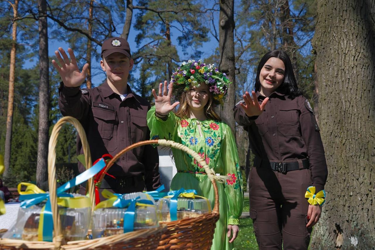 «Веснянки» в шпиталі: курсанти й ліцеїсти подарували концерт ветеранам