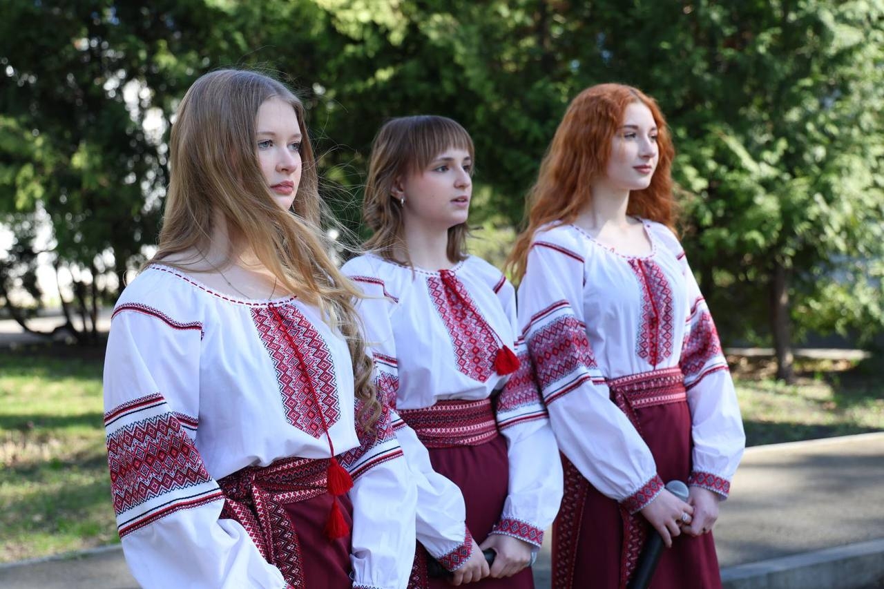 «Веснянки» в шпиталі: курсанти й ліцеїсти подарували концерт ветеранам