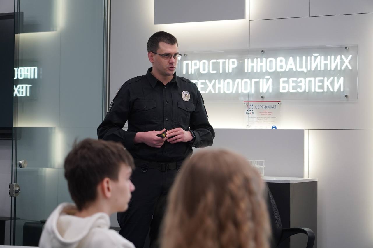 Освітній візит до НАВС: лекція з кібербезпеки та екскурсія в Музей МВС