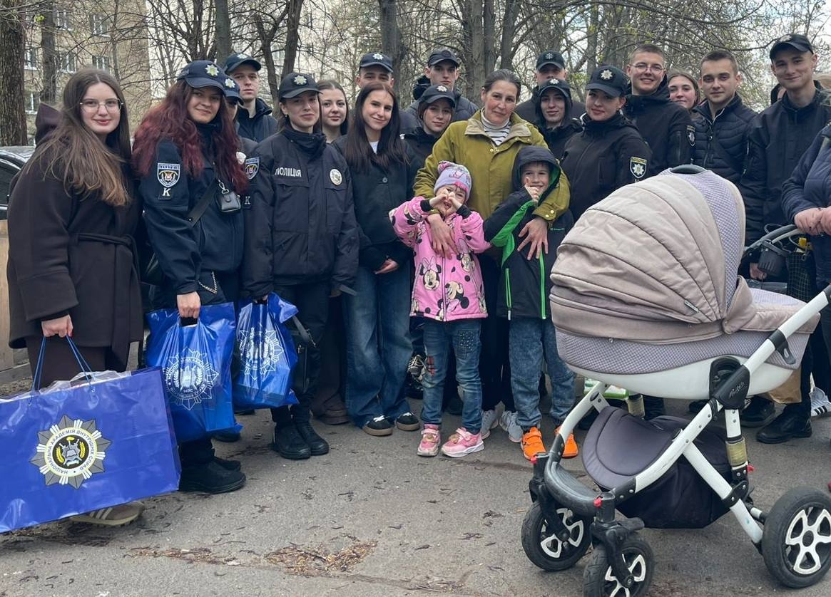 Курсанти НАВС долучилися до підтримки родини захисника в межах проєкту «Дружня підтримка»