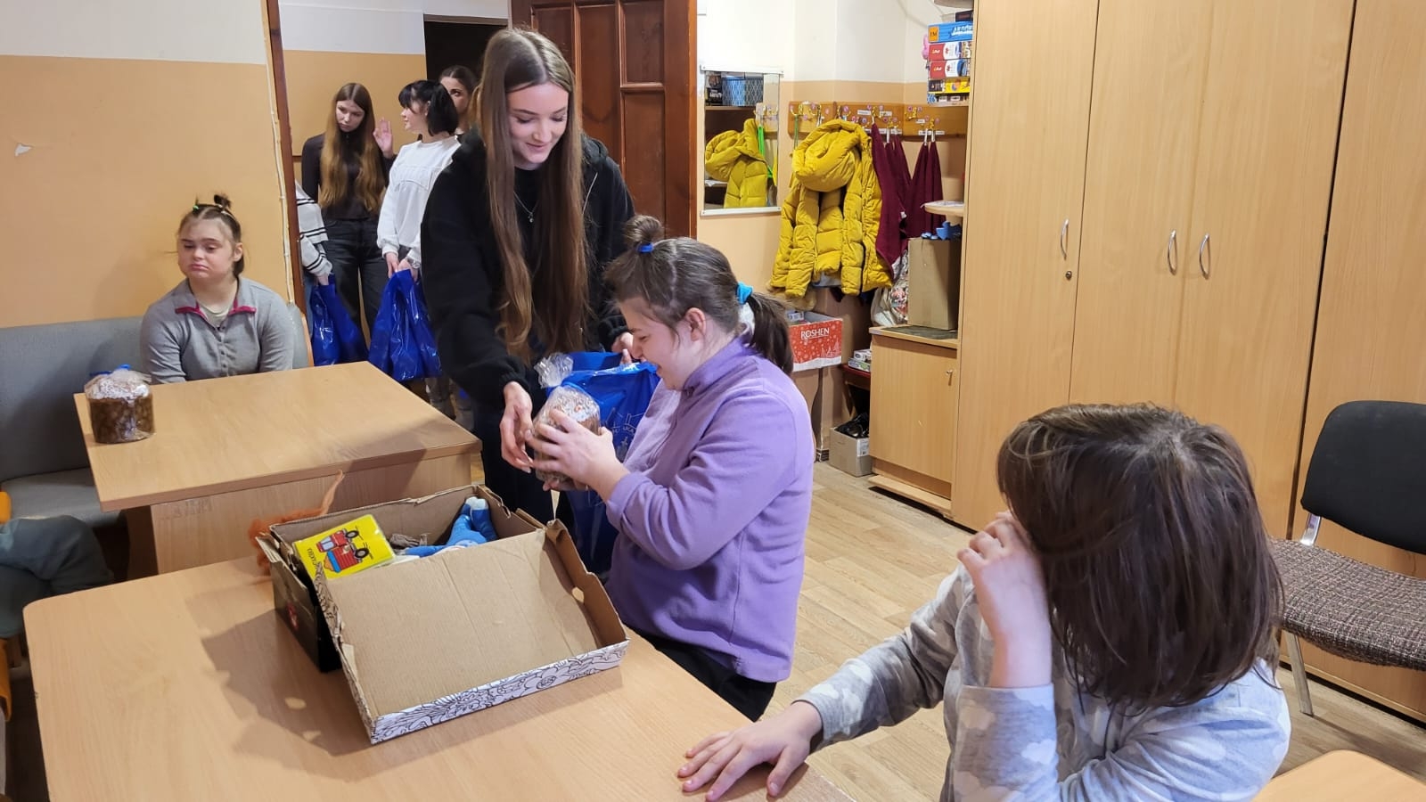 ВЕЛИКДЕНЬ ЄДНАЄ СЕРЦЯ: АКАДЕМІЧНА РОДИНА ДАРУЄ РАДІСТЬ ДІТЯМ