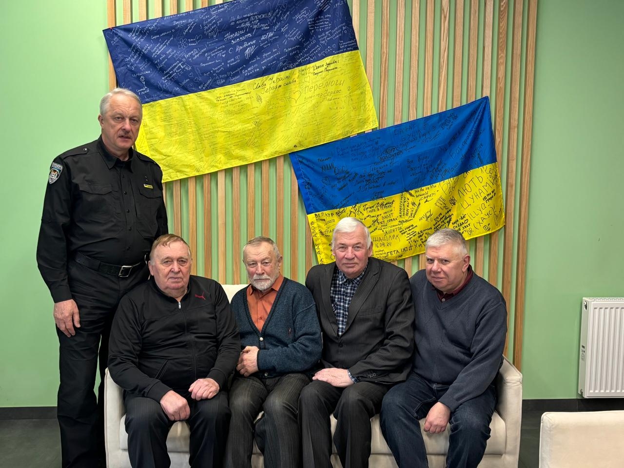 З турботою і вдячністю: представники НАВС і ветерани МВС відвідали поранених захисників з нагоди Великодня