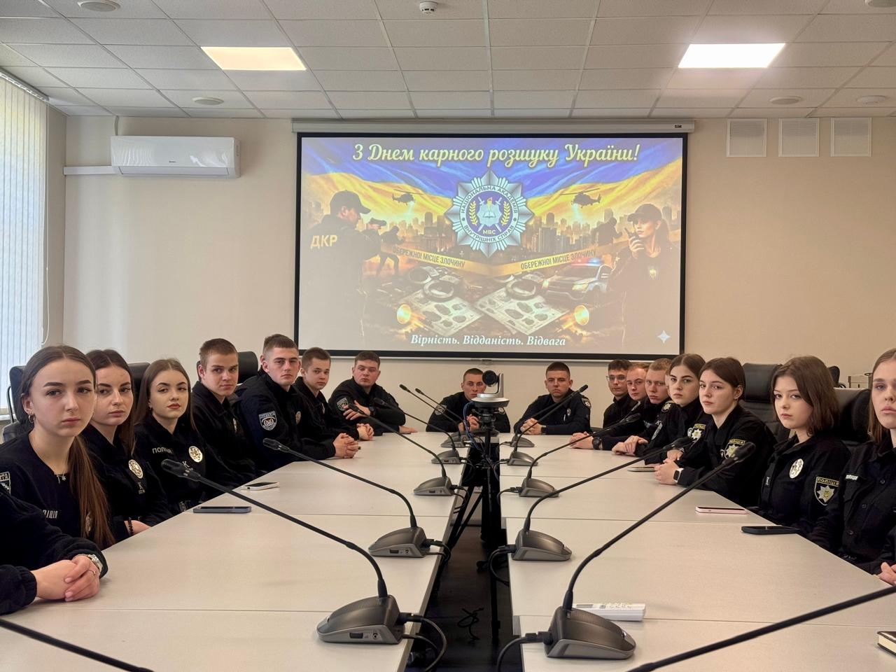 День працівників карного розшуку: зустріч ветеранів з курсантами академії