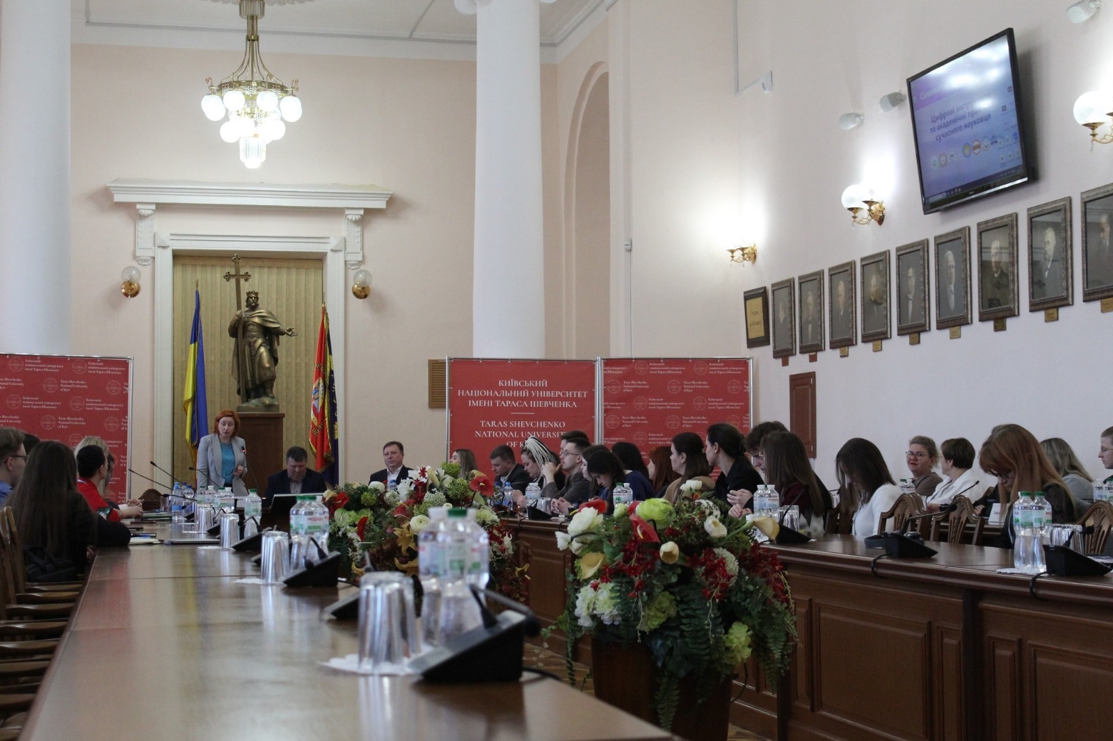 Штучний інтелект і новітні академічні практики: представниці НАВС на масштабному симпозіумі молодих вчених