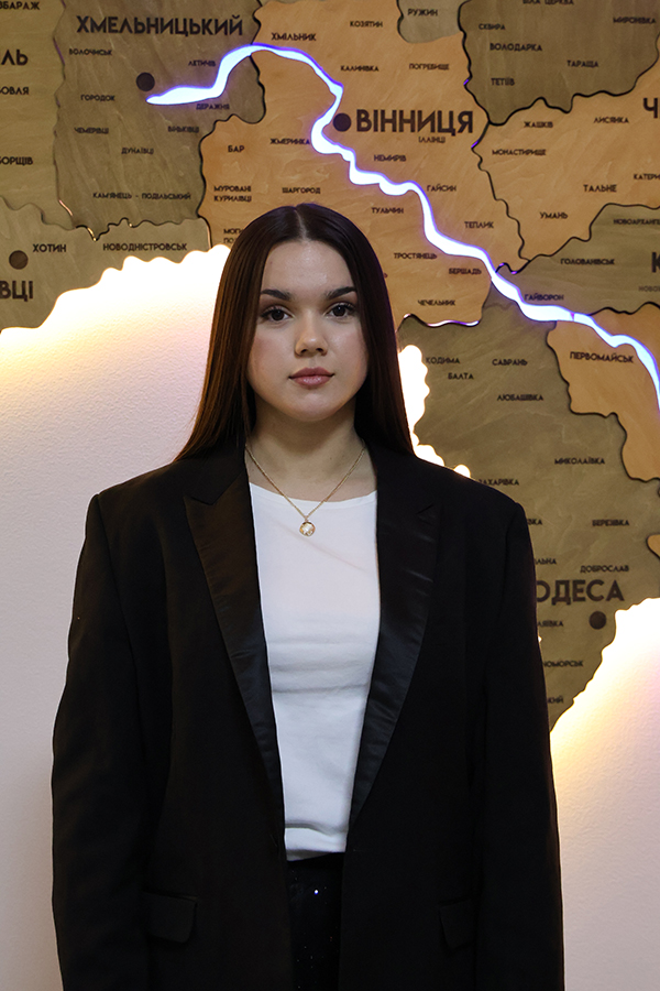 ОЛЕСЯ АВДЄЄВА